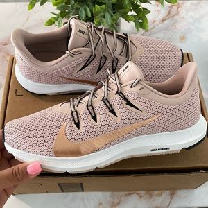 NEW Womens NIKE Quest size 8.5